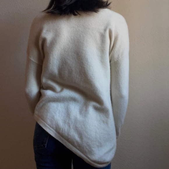 Rachel Zoe Cream Cashmere Asymmetrical Sweater Estimated Size S See Measurements - Picture 2 of 7